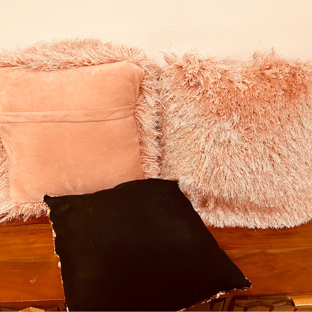 pillows - Picture 2 of 3